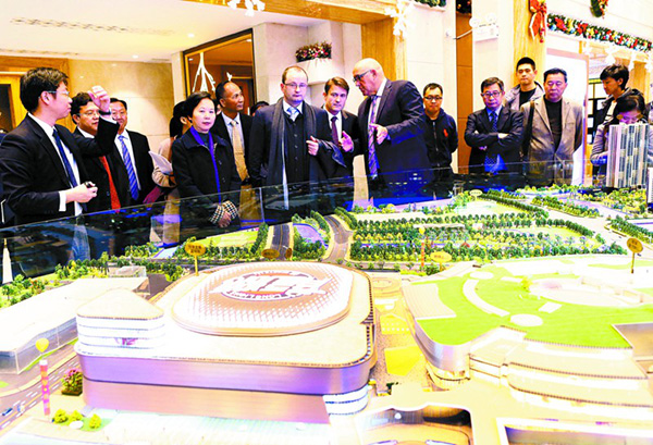 國際籃聯(lián)考察團(tuán)實(shí)地考察2019年男籃球佛山賽區(qū)主場館 國際籃聯(lián)考察團(tuán)實(shí)地考察2019年男籃球佛山賽區(qū)主場館